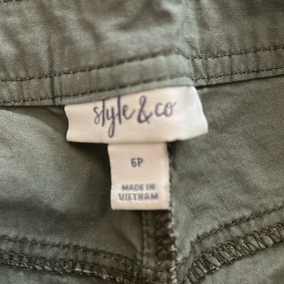 Style and Company army green cargo shorts - Picture 3 of 3